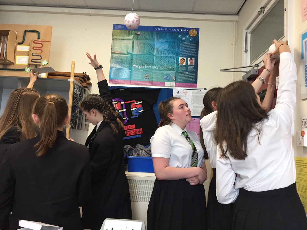 scienceburchett's tweet photo. There is no better way to spend your Friday afternoon than doing advanced Physics practicals and calculations. Well done year 10 and thank you IoP #IamaPhysicist @LuttHigh https://t.co/KL3n5j0hNu