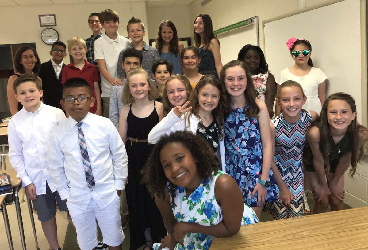 MrsCWoodWC's tweet photo. Happy day for these kids! Officially sixth graders. 💚 https://t.co/k4LxKnztHR