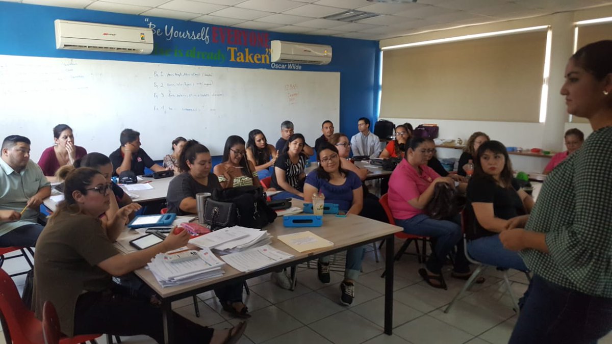 ssaludsonora's tweet photo. Se imparte plática "Hablemos del TDAH" dirigida a maestros de Colegio Bicultural Génesis impartido por especialista en psicología de #CIDEN #SaludSonora https://t.co/Zshvt0yCbT