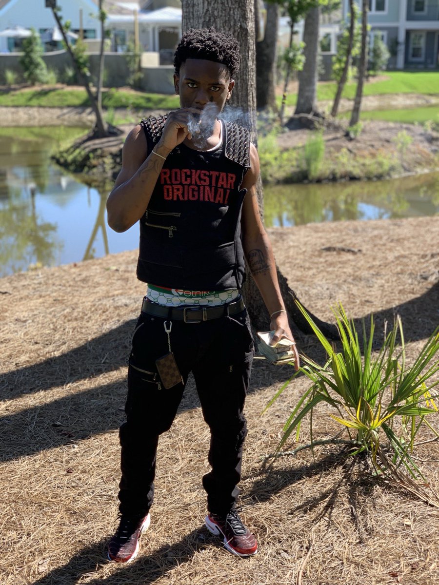 delfambubba's tweet photo. Still Standing 🔞 Years Later... ♊️💕🐐🤑 #RipEl https://t.co/WpUghZdiTT