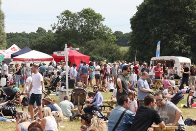 AbingdonFood's tweet photo. Only 7 days to go before #Abingdon's Rye Farm Meadow comes alive with the #Food &amp; Drink Festival. Live bands, 80+ #stalls selling a complete range of food &amp; drink, children's entertainment, 'Bake It' final, picnic tables &amp; 8 #chefs in 2 cookery demonstration marquees. 🙂😋🍔🍺🥧 https://t.co/t2mHa5rIM3