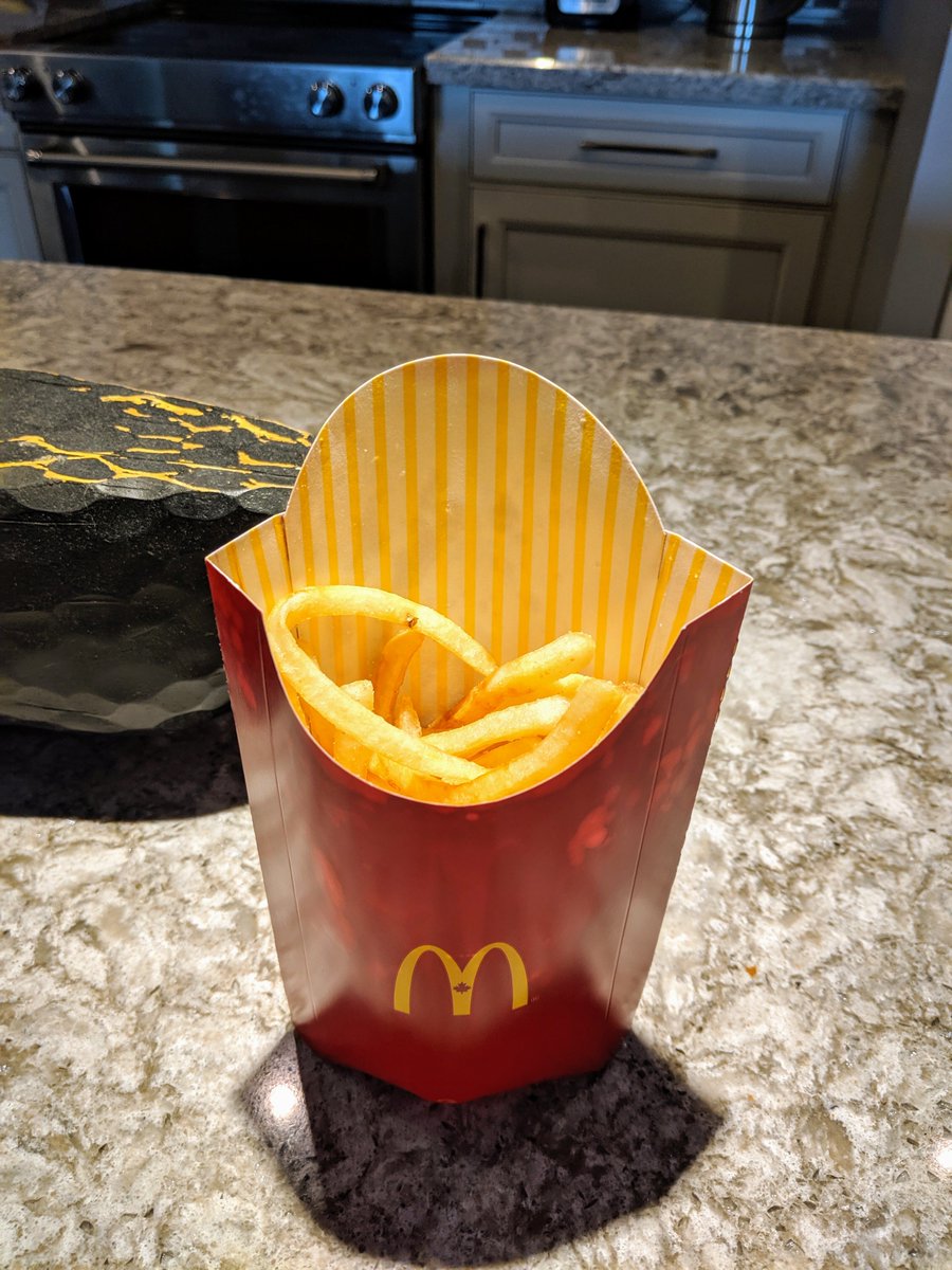Seriously <a href="/McDonaldsCanada/">McDonald's 🇨🇦</a> this is how a large fry container is filled?!?!