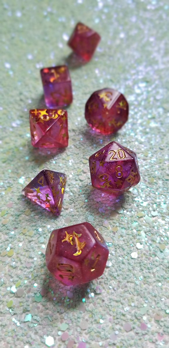 CrowGlowing's tweet photo. |тнє мαgι¢ιαη'ѕ вιятняιgнт|
Magic from between the realms and across the sands gather to form these artifacts. Shining like the scales of a serpent, they wait. Prepare to change your fate, Apprentice
Crafted to celebrate my favorite magician☆
#asra #TheArcanaGame @thearcanagame https://t.co/oiXQRhM6iY