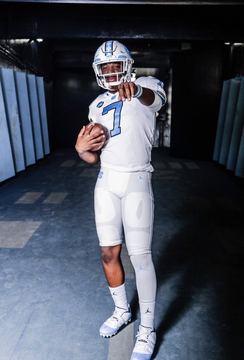 JacolbyCriswell's tweet photo. Rock that all white, when I'm feelin' Godly https://t.co/m4Djs4aJu9