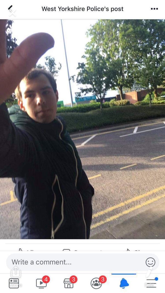 peachst4te's tweet photo. girls in leeds stay safe and look out for this man, call the police straight away if you see him anywhere ! so scary that his offences happen right outside my workplace where i walk home alone in the dark from https://t.co/DNQC1dUGab