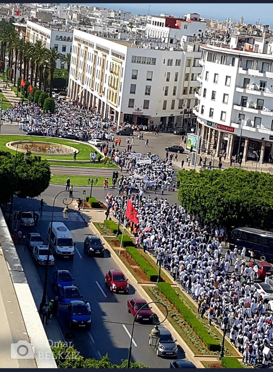 MahaBenchaabou1's tweet photo. Nous sommes les étudiants en médecine du maroc, nous boycottons à 100% les cours les stages et les examens et cela depuis 3 mois ! Le gouvernement répond à nos revendications par des menaces envers nous,nos parents ainsi qu'aux profs qui nous soutiennent 
#DoctorsUnderOppression https://t.co/Yefv1ZXmI3
