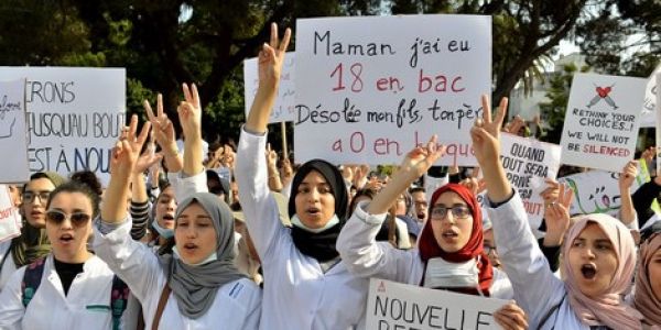 charifiH's tweet photo. #DoctorsUnderOppression 
The Moroccan government uses Med students' teachers and parents as means to threaten them in order to break their strike which is a normal right in other countries
@AlarabyTV
@HuffPostAlgerie 
@washingtonpost
@DailyMailUK 
@bbcafrique 
@cnnbrk https://t.co/XkLe5BenM0