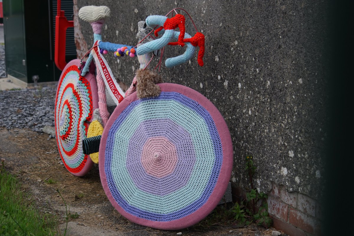 A lovely bicycle parked at the Velodrome this evening. Easy to spot on the road tomorrow. Can't wait to see the rider's outfit. #teamknitting Good luck to all in the OVO Energy Womens Tour tomorrow.