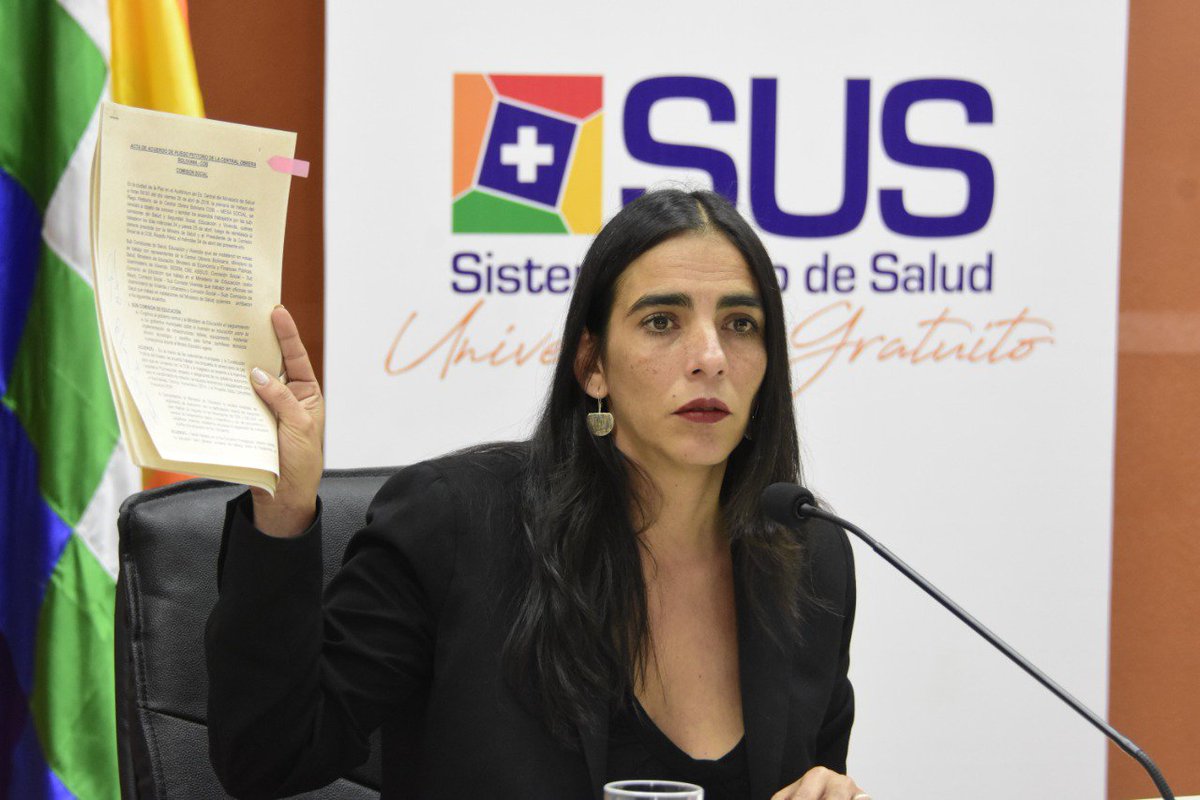 SaludDeportesBo's tweet photo. #Ahora | La Ministra de Salud, @GabrielaSCZ, explicó en conferencia de prensa que el paro médico de la Caja Nacional de Salud, convocado por #FESIMRAS, es ilegal y explica a los asegurados que los recursos de la #CNS en ninguna forma son destinados al funcionamiento del #SUS. https://t.co/DJIglAVfOp