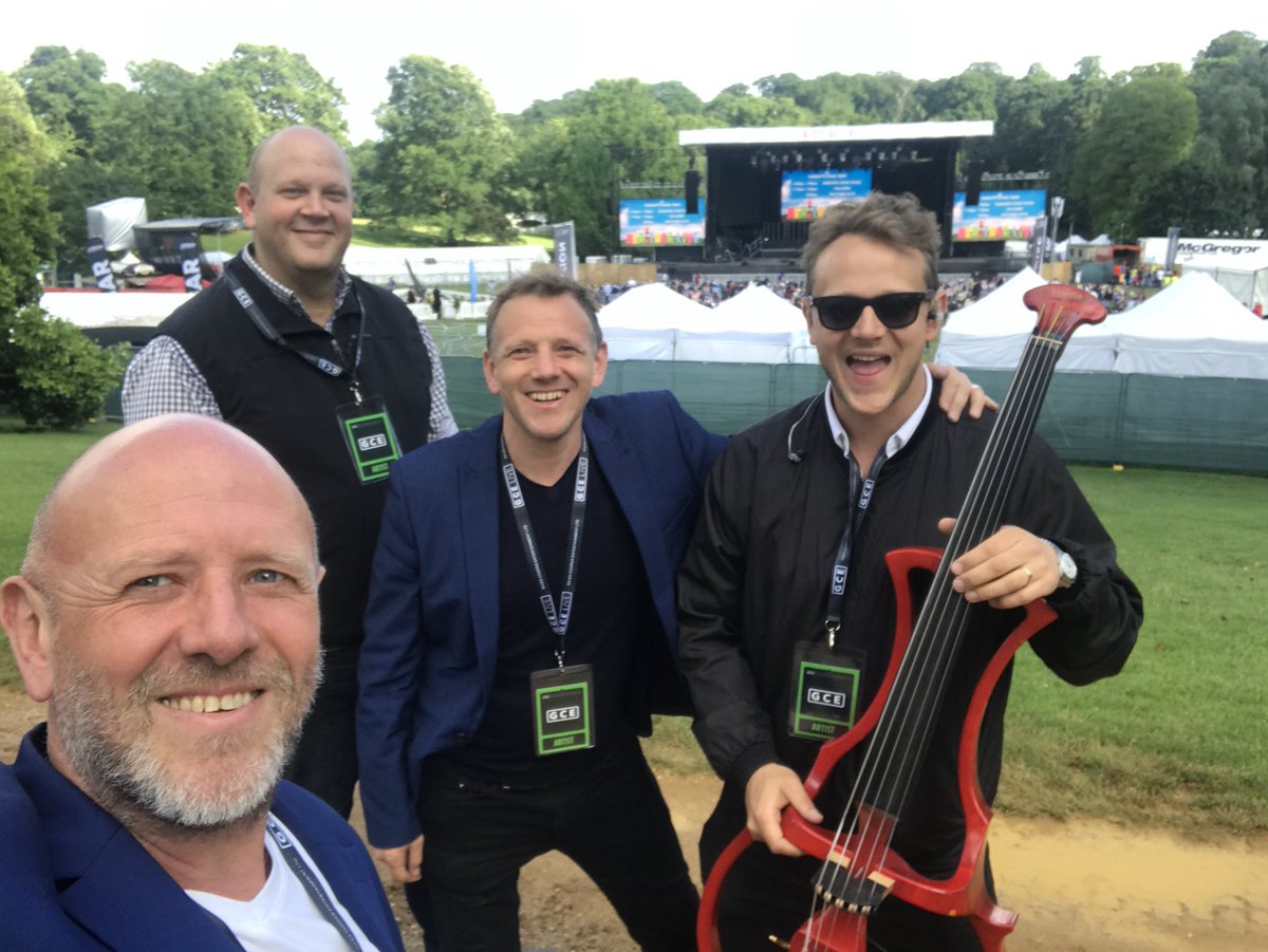 Stringfever's tweet image. Warming up the crowd for The Piano Guys in London
#KenwoodHouse #thepianoguys #stringfever @ThePianoGuys 
@EHkenwood