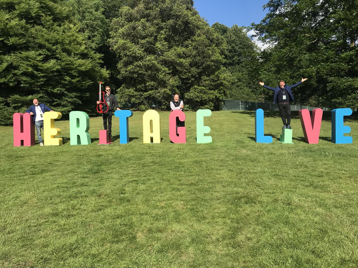Stringfever's tweet image. Warming up the crowd for The Piano Guys in London
#KenwoodHouse #thepianoguys #stringfever @ThePianoGuys 
@EHkenwood