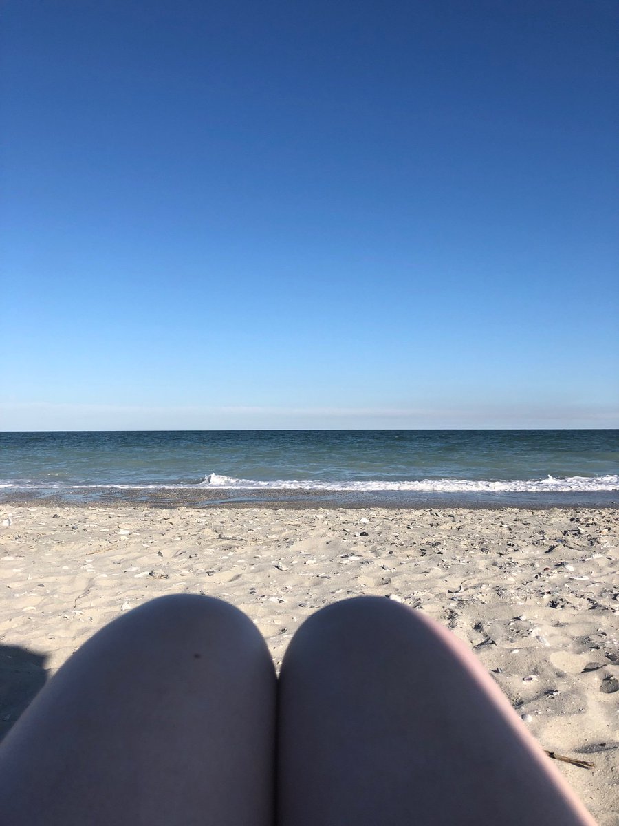 HeatherBHanson's tweet photo. Living at the beach is rough, but someone has to do it. 😎 https://t.co/YEj1EQajpM