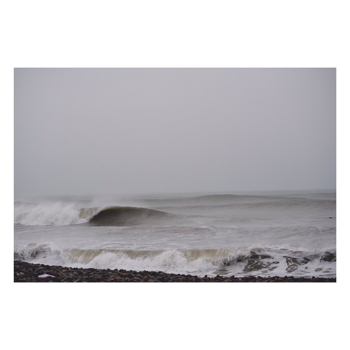 WanWilliams's tweet photo. Olas, frío y lluvia. https://t.co/rIqR9FK4uf