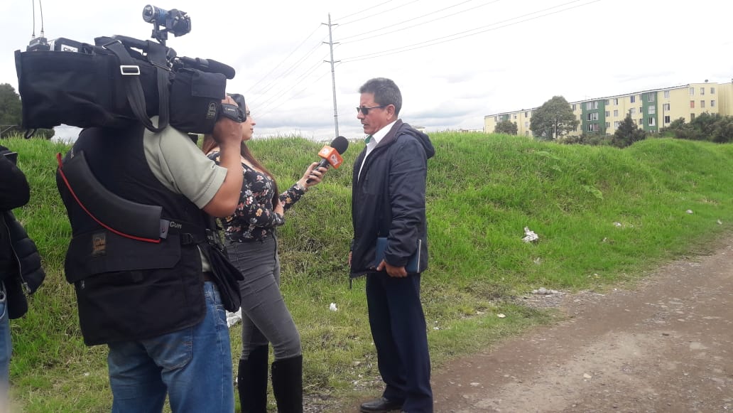 Hector_Ochoa54's tweet photo. Buenos días queridos Mira estas Les comparto estas fotos de la entrevista que tuvimos hoy con City TV de la problemática que tenemos por la avenida longitudinal aló de la calle 83 al 86 sale en el noticiero de 12 a m y de 8 de la noche https://t.co/5QXedg1RSc