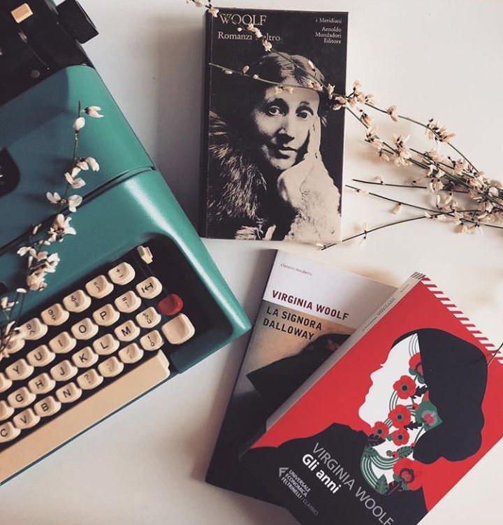 eandreaja's tweet image. Virginia fue una heroína, con un espíritu resiliente único. Capaz de enfrentar toda adversidad y defender su punto de vista, sin pisar al otro, encierra todo lo que buscamos ser como escritoras #EspiandoEVAS andreawuwei.com/blog/virginia-…