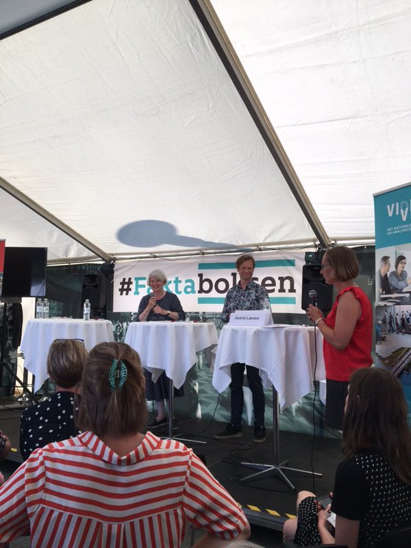 Sammen med Pia Gjellerup fra <a href="/coi/">Central Office Info</a> kvalificerer jeg publikums valg af mest innovative ide fra fire frikommunenetværk. Mine kriterier er KVIK (Kant til hidtidig praksis, Værdipotentiale, Implementerbar &amp; Kommunikerbar). #FMdk <a href="/VIVEviden/">VIVEviden</a>