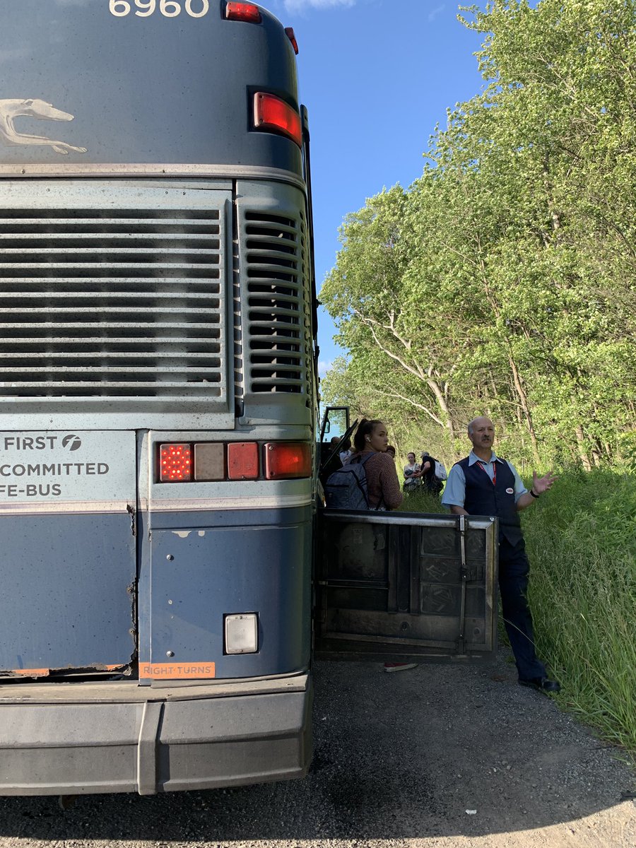 Saharrraa's tweet photo. Stuck on the side of the road @GreyhoundBus. Just want to get home to my family https://t.co/g9XWEWIDGv