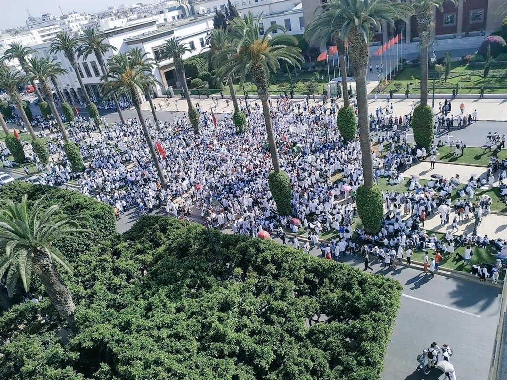 LamyaeMab's tweet photo. Les gens, préparez vos valises, on change d'époque.
Ici le Maroc1970 oops 2019. #DoctorsUnderOppression https://t.co/s7C3oCkdE5