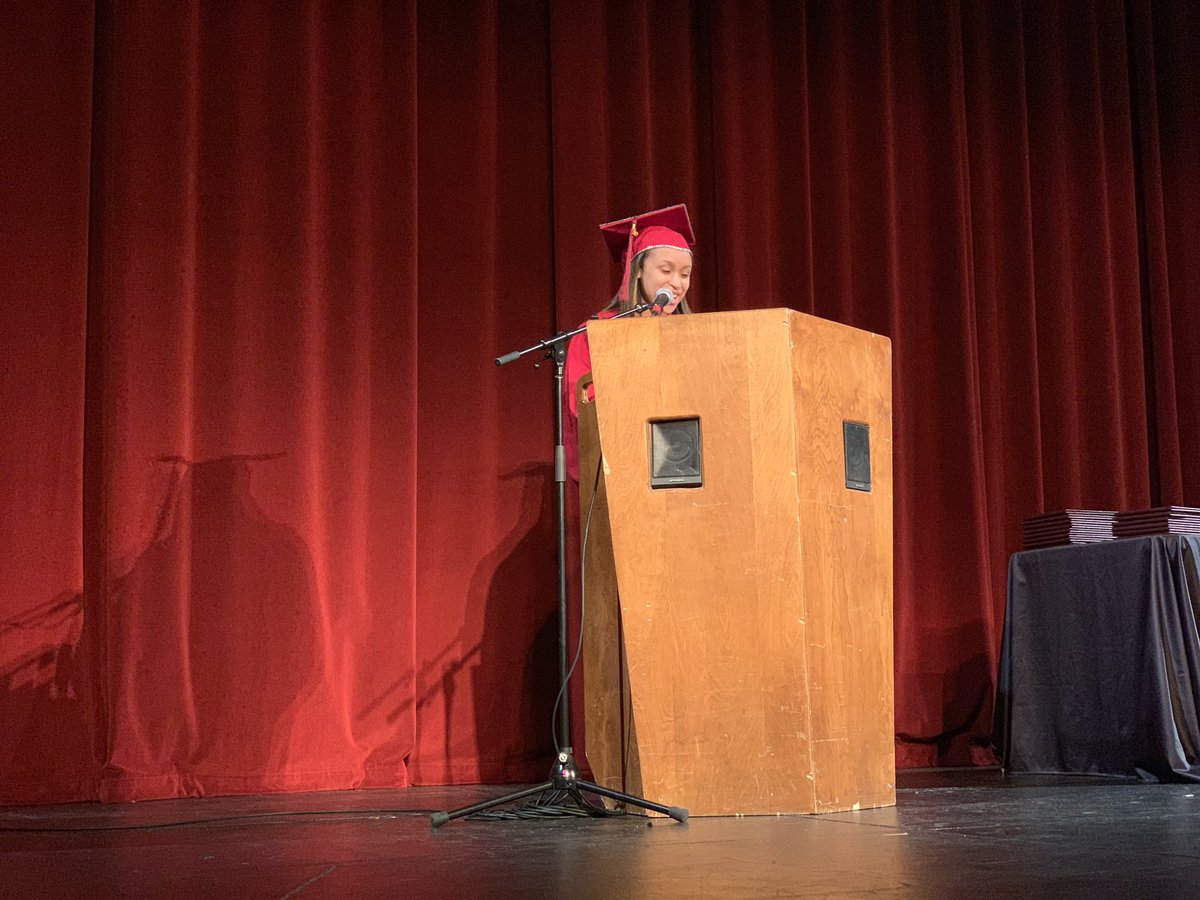 mass4charters's tweet photo. “I want to again congratulate you all on all of your accomplishments and I know that you all will go on to do amazing things in life.” - NDRE, @Boston_Prep’s Salutatorian 🎓
#SecureTheDiploma #CharterGrads #GraduationSeason #EdThatAddsUp @charteralliance https://t.co/mD6wpCXuHT