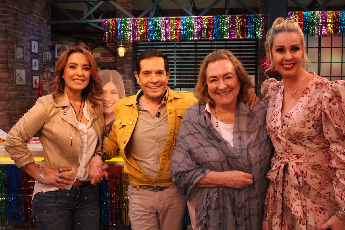 A nombre de <a href="/AuroraValle/">Aurora Valle</a>, <a href="/MarthaFigueroax/">Martha Figueroa</a>, <a href="/Pepillo_Origel/">Juan José Origel</a>, <a href="/c_armendariz/">Carmen Armendariz</a>, <a href="/AtaSarmi/">Atala Sarmiento *</a> y toda la producción de #INtrusos, les damos las gracias por todo su apoyo y muestras de cariño. 🙏
Esto no es un adiós, es un hasta pronto 😍
Y recuerden que los #INtrusos, #LoSabemosTodo 😎