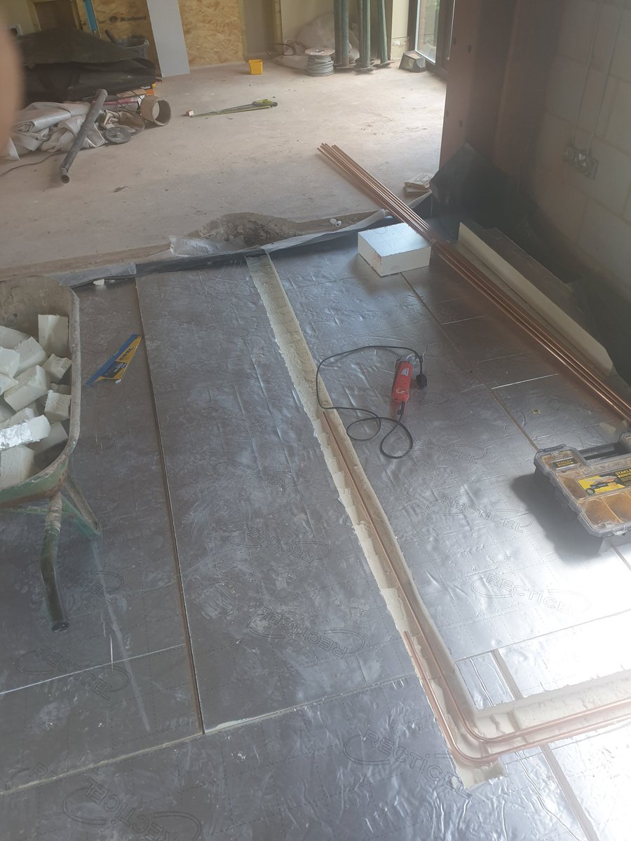 pointersheating's tweet photo. Just a little bit of what I have been doing this week. Ready for the new floor screed https://t.co/j7qzQ9nBp8