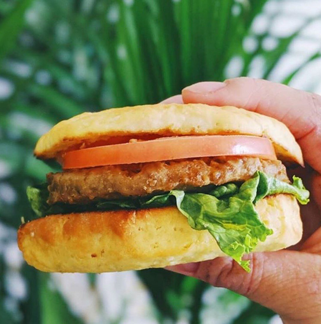 BeyondMeat's tweet photo. More good news for Canadian breakfast fans! @TimHortons is bringing Beyond Breakfast Sausage™ to almost 4,000 of their restaurants across Canada and people are already in love. 
 
Learn more here ➡️ https://t.co/6S901rQQRD https://t.co/6GovI4gVHz