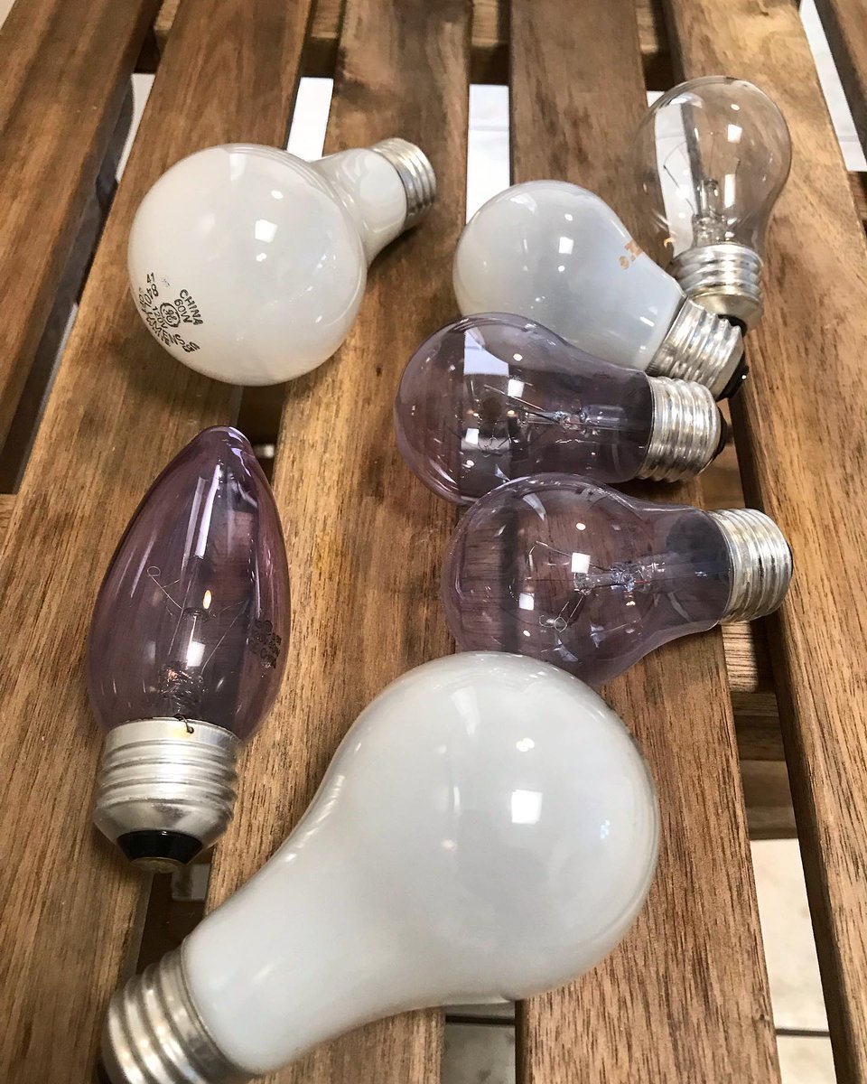 Climate_Aware's tweet image. LED’s do this! It was time to finish replacing the original incandescent bulbs in my apartment with more efficient and longer lasting LEDs. For about 15 dollars I replaced ten bulbs in total. Not a bad price to pay for a cleaner future. 

#ClimateAware #thinkclean #efficiency