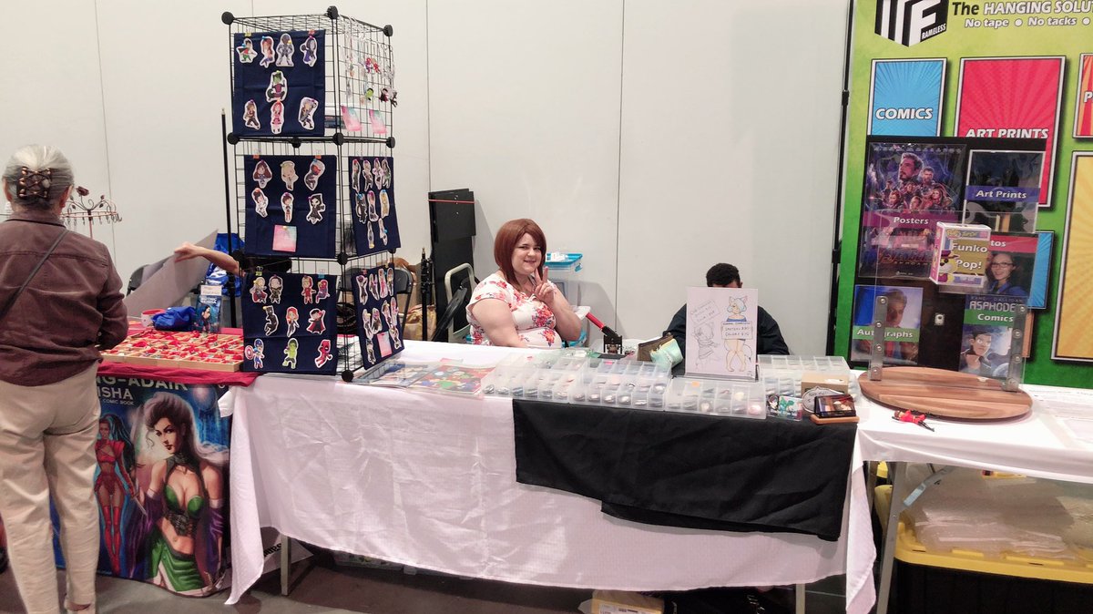 MidniteDoodles's tweet image. Working a booth at #amazinglasvegascomiccon with my hubby @epsilonrunner and buddy @CherubGem! Hoping for a great weekend! Come visit if your here! 

#buttonmaker #bleachedkitteninkk