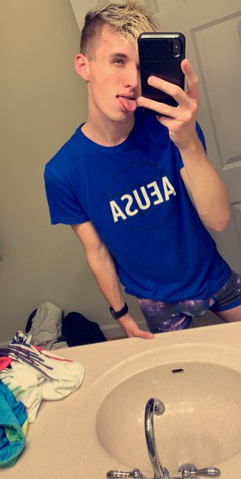 What&rsquo;s poppin? 😈 https://t.co/9O2hiQdBZd