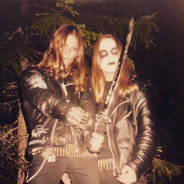 ♆ 𝔅𝔩𝔞𝔠𝔨 𝔄𝔫𝔱𝔦𝔮𝔲𝔞𝔯𝔦𝔲𝔪 ♆ on X: Old @dimmuborgir early 1994 in  record from For All Tid album #BlackMetal #Oslosv #DimmuBorgir #90s   / X