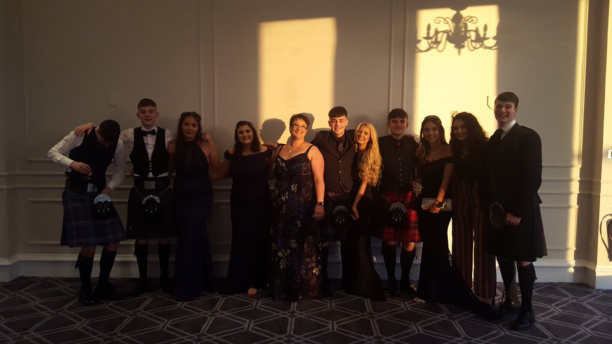 sarah04715439's tweet photo. Amazing team final farewell
#Morocco2018 #S6prom 
@PortyAcad https://t.co/RaZID2yden
