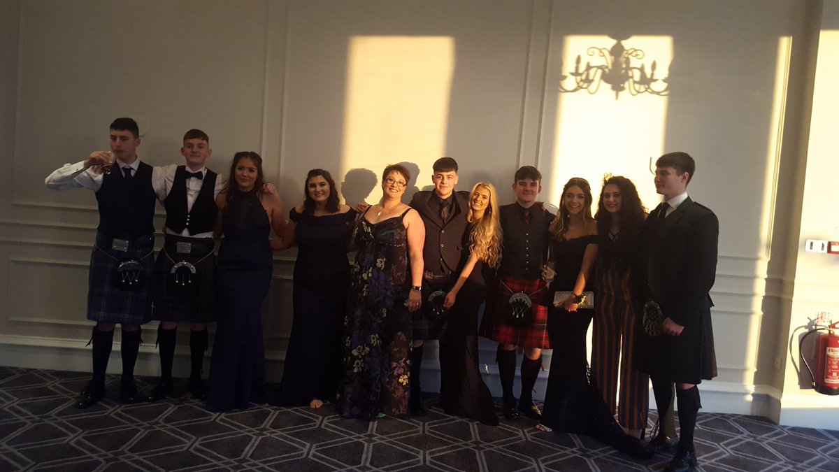 sarah04715439's tweet photo. Amazing team final farewell
#Morocco2018 #S6prom 
@PortyAcad https://t.co/RaZID2yden