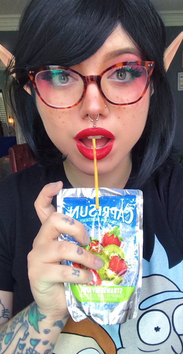 hellokerryberry's tweet image. There’s literally one dot of juice in each CapriSun, but a whole gallon of happiness. Thank goodness it takes 20 minutes and two injuries to get the straw in. #nerd #observation #cosplayer