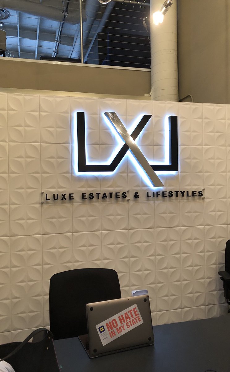 ZarZanganeh's tweet photo. I love our office #LuxeLoft @HRC @LuxeEstatesLV @HRCLasVegas !!! https://t.co/YU6bPD3HK3