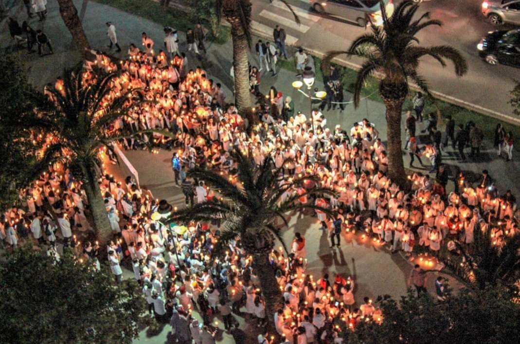MahaBenchaabou1's tweet photo. Nous faisons ce boycott pas seulement pour nous mais aussi pour les prochaines générations, pour nos enfants, pour qu'on ait pas a payer 13 M pour être médecin. 
#DoctorsUnderOppression https://t.co/22MPr8D9XV