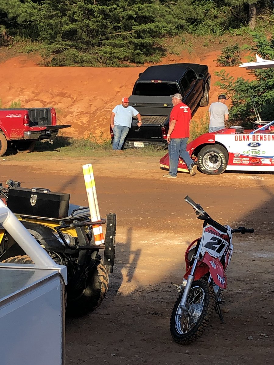 When the pits are full, you just make your own parking spot 😜