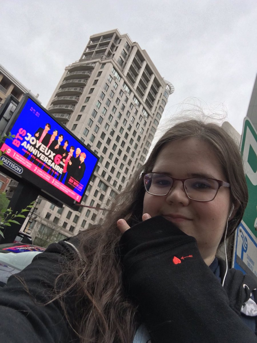 I'm a day late for the anniversary but spending 1h30 in public transport was definitely worth it!! Thank you so much @BTSxCanada for making this happen! And thanks to the wonderful artists who made this 💜💜💜#BTSLuvFromCanada #6YearsWithOurHomeBTS