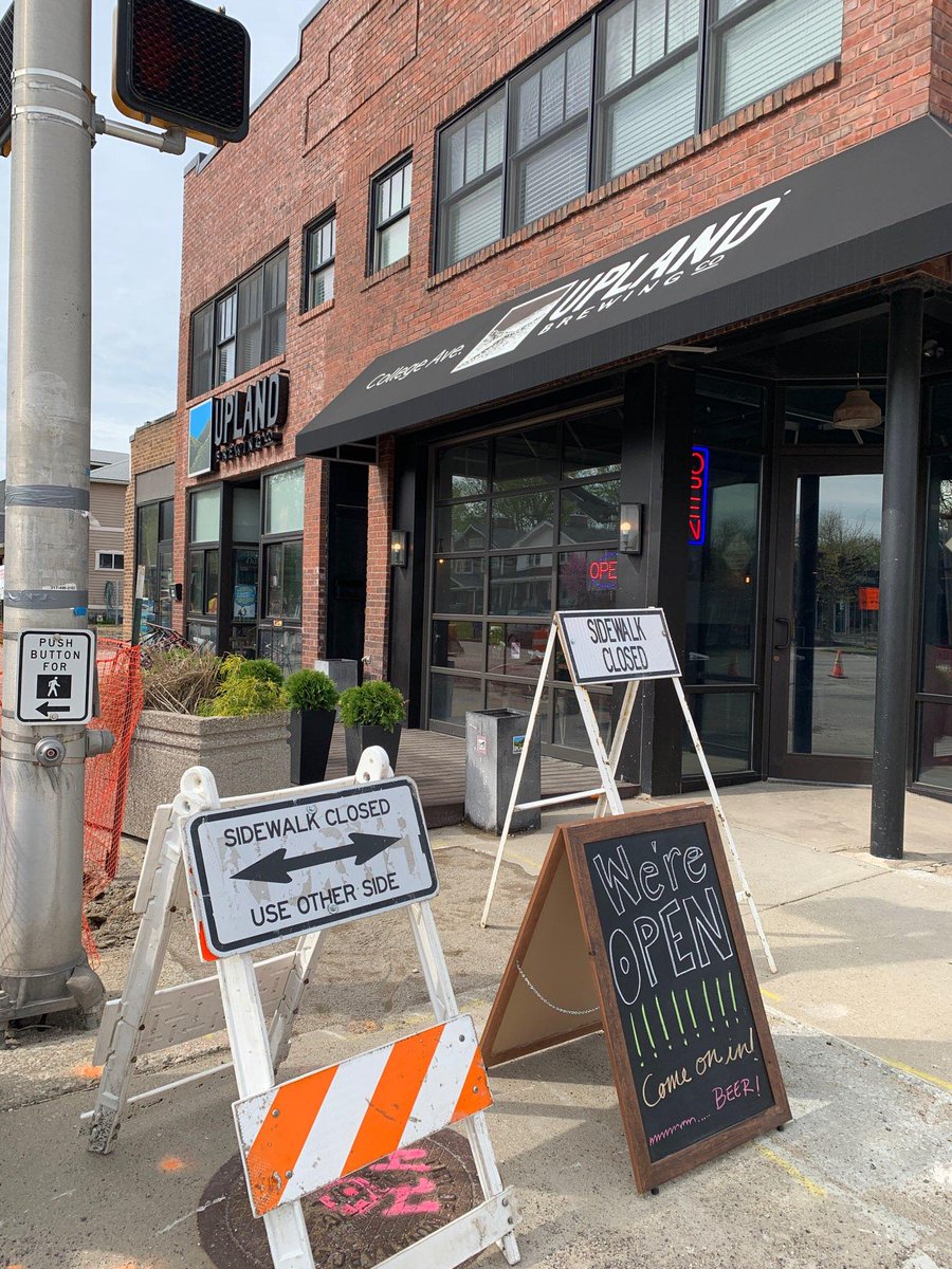 IndyGoBus's tweet photo. Join @Transit4Indy at @UplandIndy for a beverage to celebrate better transit in Indianapolis on June 19! Be there from 5 PM - 7 PM. 

T-shirts and yard signs to celebrate the #RedLine and expanded transit network opening Labor Day weekend will be available! https://t.co/bPaqz5cLIv