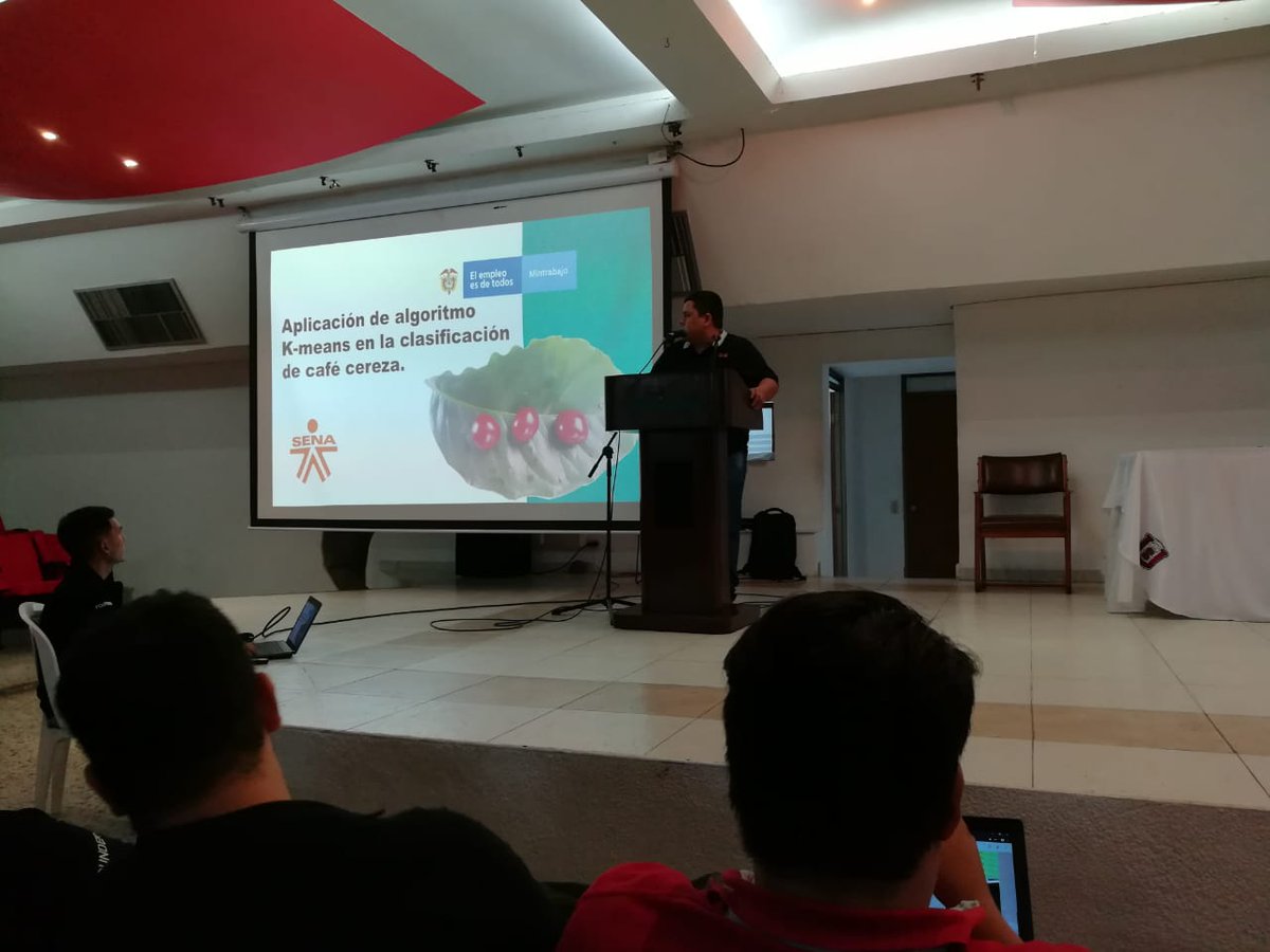 danielcastro_97's tweet image. El ingeniero Dario Quintero en su charla sobre Aplicación del algoritmo K-means el la clasificación del café cereza.
@pythonneiva #PythonNeiva #PythonColombia #HagamosComunidad #NeivaDesarrollaConPython
