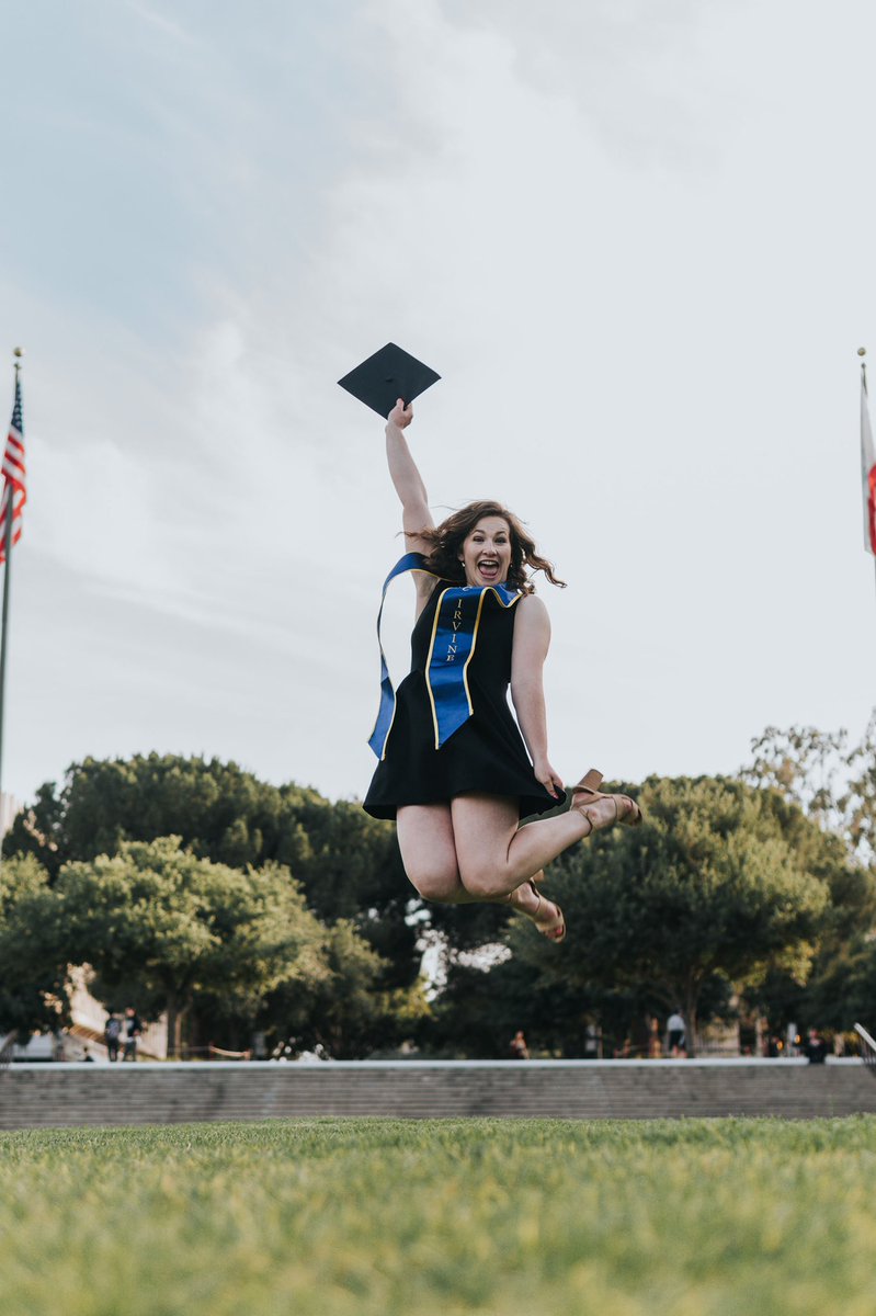 its_sophieanne's tweet photo. Ya girl GRADUATES tomorrow 😭😭💙💛 https://t.co/cPchGFs0Cc