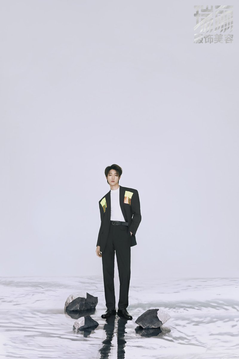 [17'S THE 8] 디에잇의 971107개 매력이 담겨있는 Rayli Mini Book이 공개되었습니다! 역시 뭘 걸쳐도 태가 난다 나👍 치명적인 눈빛으로 캐럿들의 마음을 훔쳐 간 프로 아이돌 명호 예술이야💕

더 많은 사진 보러 가기👇
facebook.com/17128419636772…