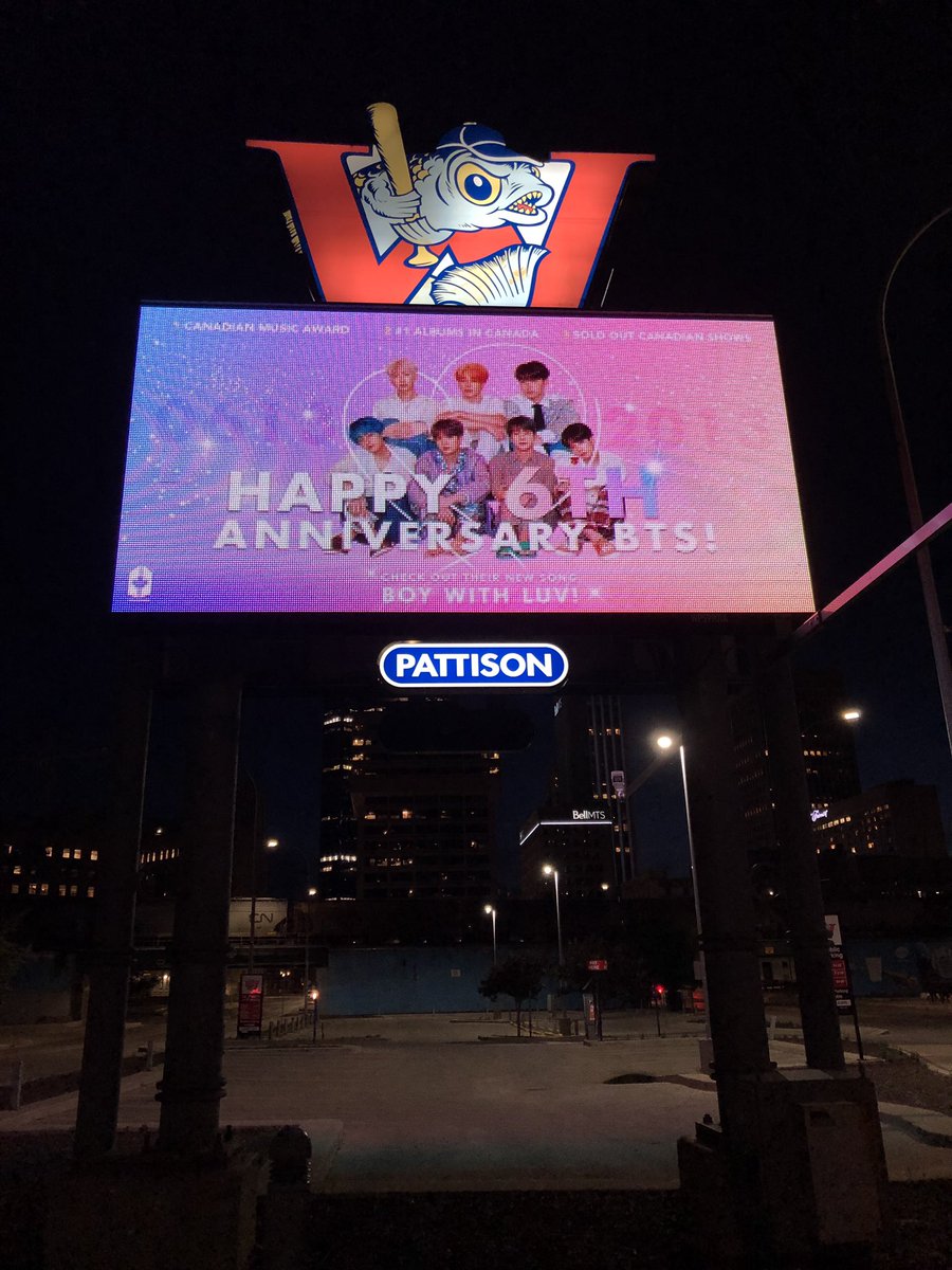 I managed to stop by to see these beautiful ads this evening! Excellent work by the designers, @BTSxCanada and thanks to all the Canadian ARMYs who donated to make this possible! It’s amazing to see this in my own city. 💜#BTSLuvFromCanada