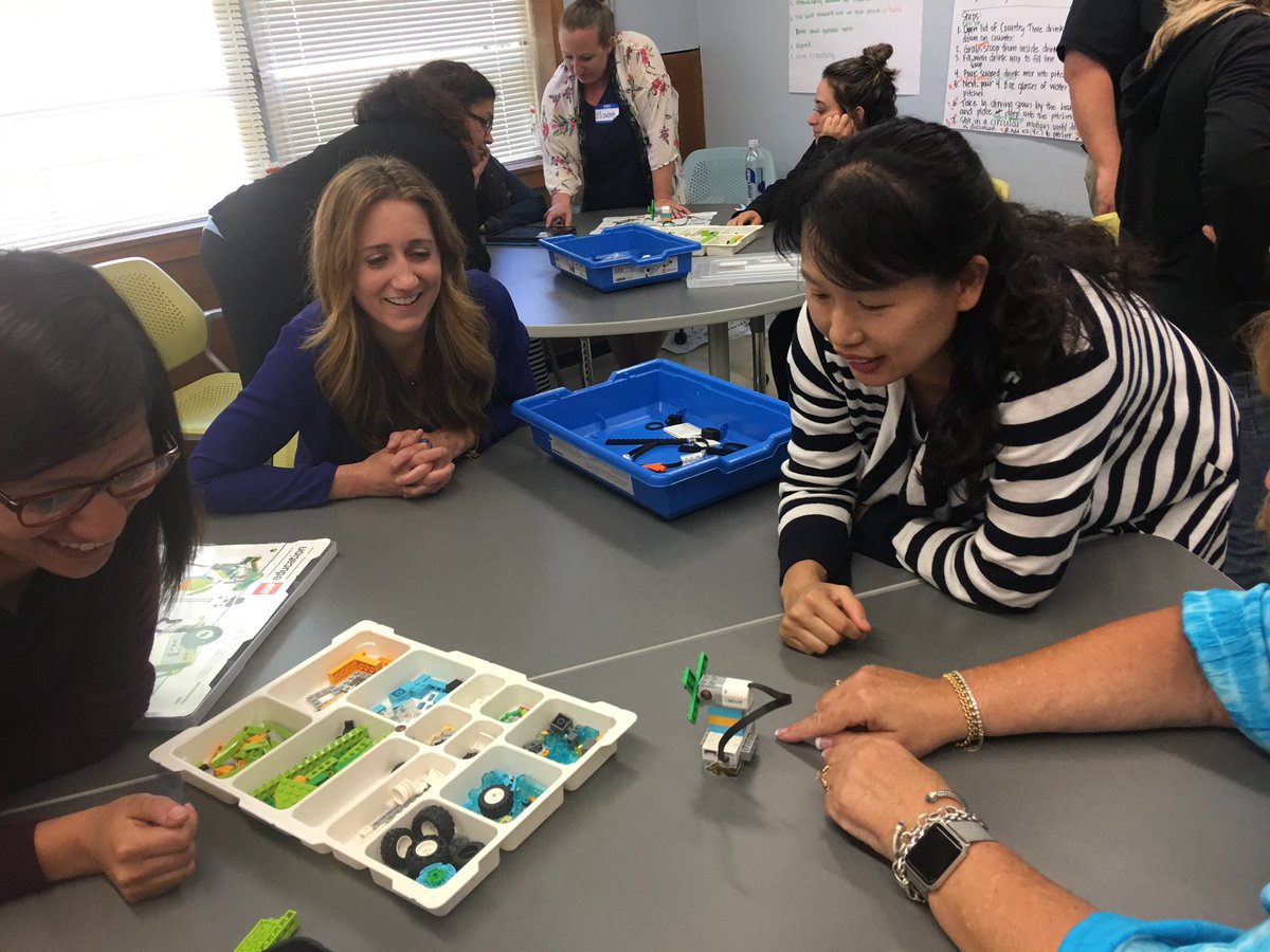kelsey_erwin's tweet image. Learning CS with @LEGOEDUCATION #CSfundamentals #computerscience  @vkajones