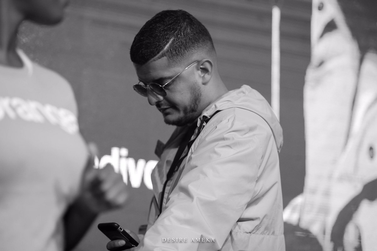 DesireAmeka's tweet photo. Dj @medi_meyz en Côte d’Ivoire 🇨🇮 avec @vegedream 
Pour un concert 

#dj #musique #rapfrancais #rap #photoday #photoofday #photography #canon7d #objectif50-100 
📸 @DsireMariano https://t.co/yMovzNr4Os