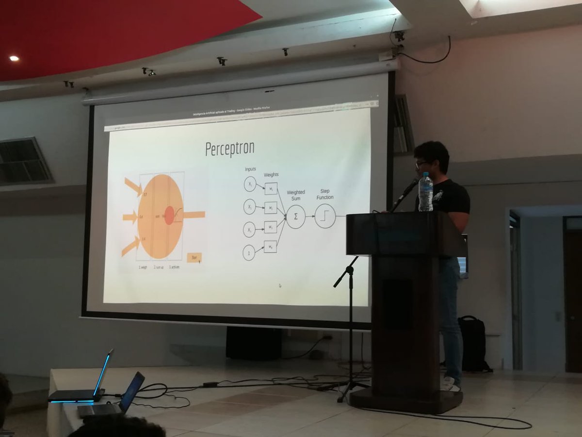 danielcastro_97's tweet image. El modelo más básico de las redes neuronales es el perceptrón, que posee múltiples entradas cada una con un peso específico que la activa o no.
@pythonneiva #PythonNeiva #PythonColombia @ColombiaPython #HagamosComunidad #NeivaDesarrollaConPython