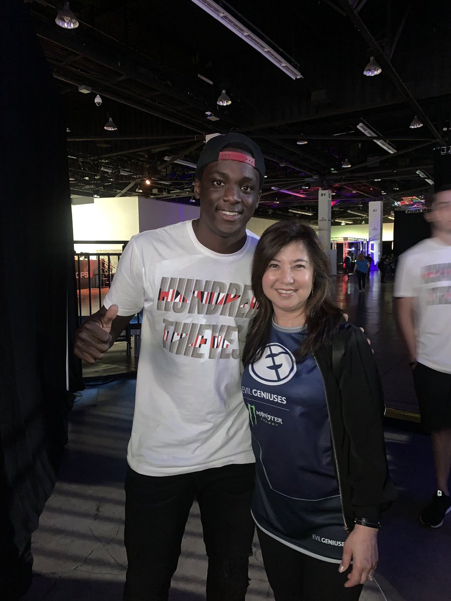 MomAttach's tweet photo. I FINALLY found the guy who laughed at my son about his iconic shoes to give him a piece of my mind. @AvalancheTwitch https://t.co/9QVGfcqdpq