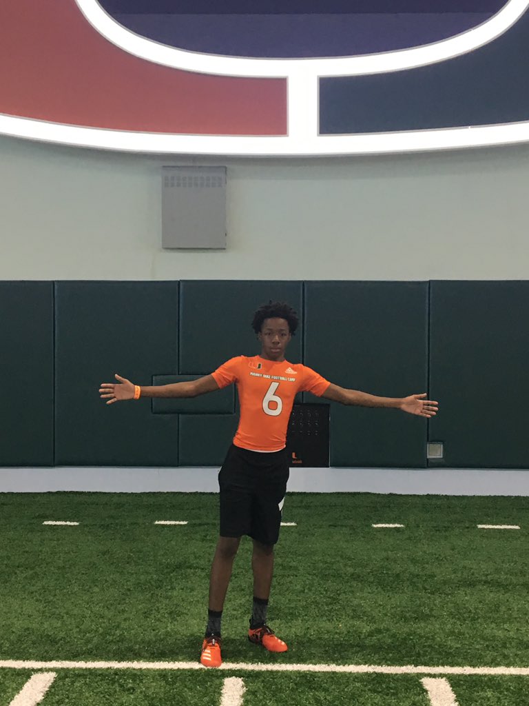 Toussaint_J_'s tweet photo. 🙌🏾🏈⛈🌪⛓🍊🌴📙📗🧡💚🔥🔋
#MannyDiazFootballCamp #TheU #TNM #UM #MiamiHurricanes #Canes #TurnoverChain #StateOfMiami #86Gang #22Userious #DBU 
@CoachRumph16 @D_VanDyke8 https://t.co/oMiYeJ5D5h