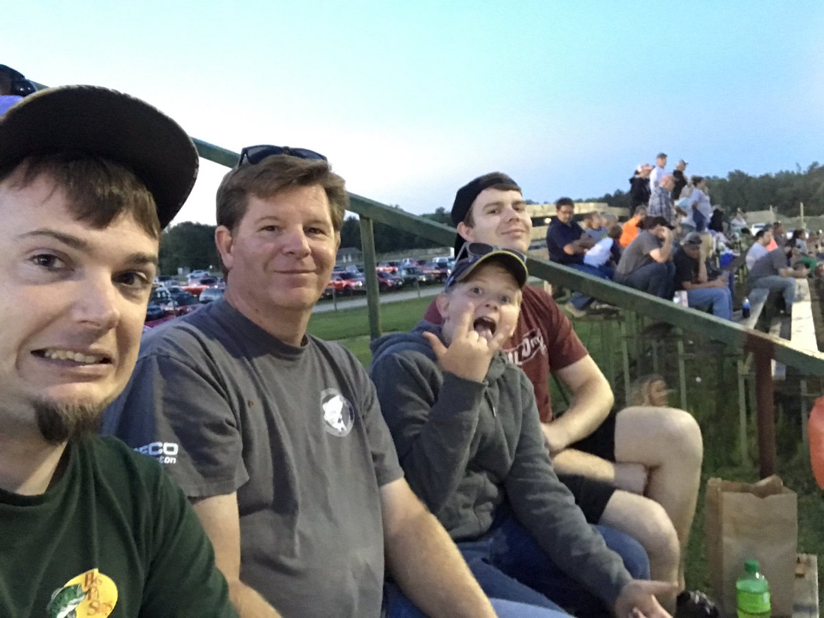 flannelthinker's tweet photo. Rocking it at @DixielandSpdwy with the Speelman boys tonight. #tweetyourseat #freetickets #dirttrackracing https://t.co/EQqcpe2erg