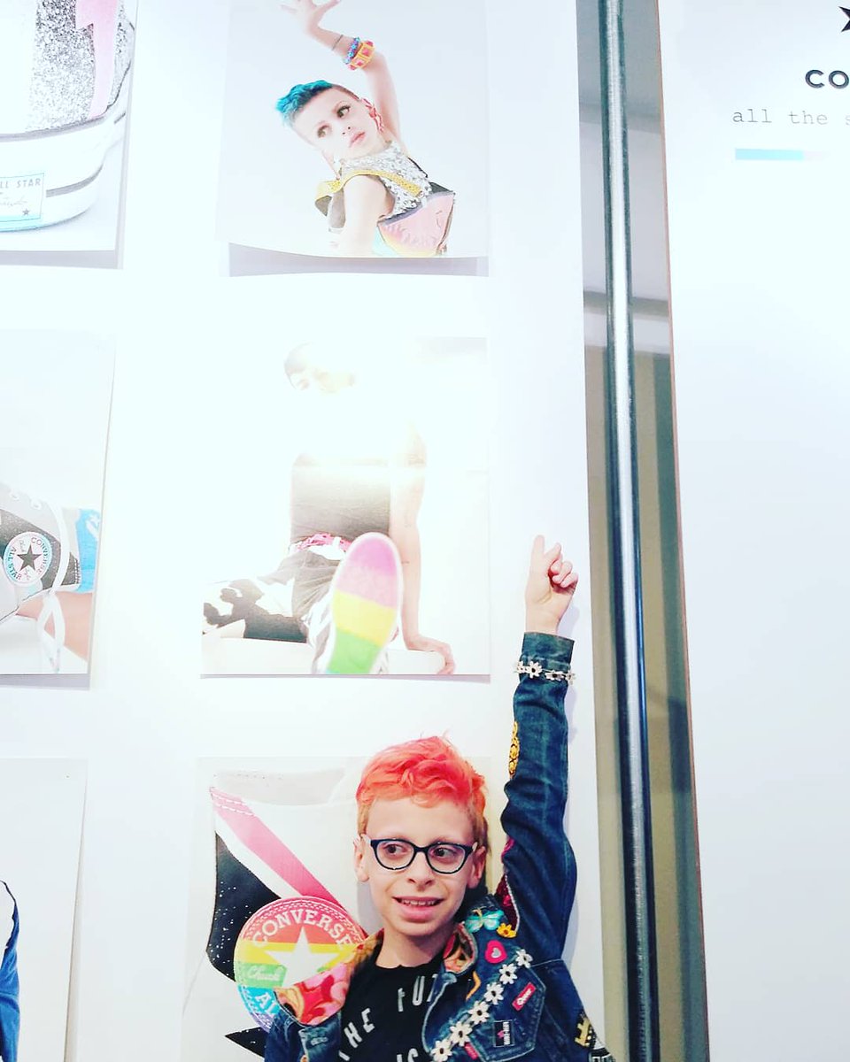 desmond_amazing's tweet photo. They put my photos up in the flagship @Converse store today in Soho! So proud!
🏳️‍🌈

Jacket: The Series NYC
Tank top: @HouseSMtdot
Haircolor: @manicpanicnyc

#converse #pride #worldpride #dragkid #dragqueen #lgbt #lgbtq #desmondisamazing https://t.co/aQPxzCEWFy