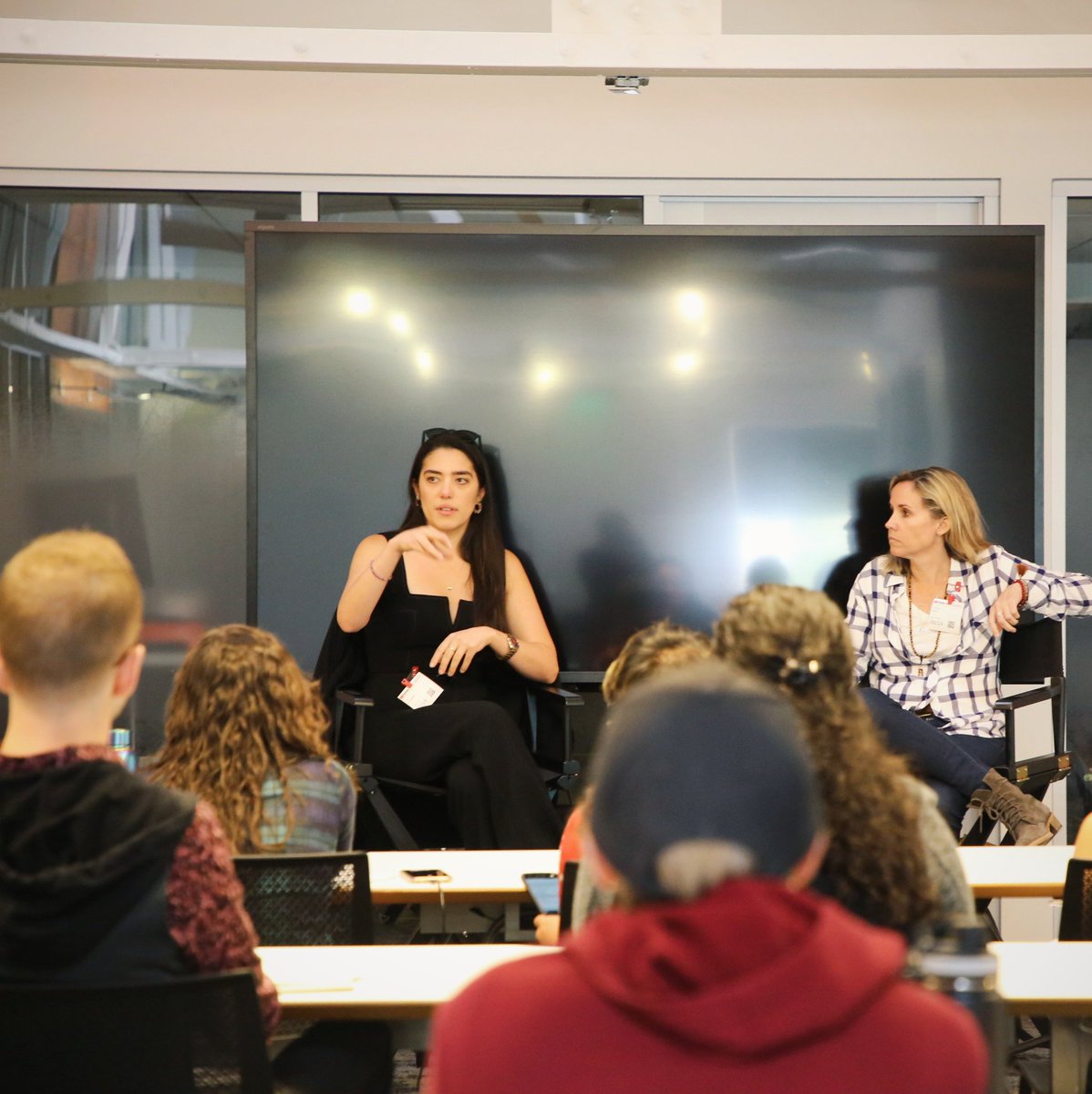 YouTubeSpaceLA's tweet photo. 🌟Happening Today at #YouTubeSpaceLA🌟
The #MakeItQueer all-day web series workshop 🏳️‍🌈 with @ClexaCon &amp; @tellofilms! 
We started the day with camera 📸 &amp; lighting 💡workshops then took folx into a panel dedicated to the art of distribution! Now? A little happy hour. Cheers! 🍻 https://t.co/ZnpZftWCnE